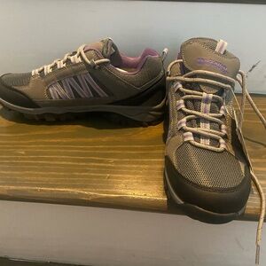 BNWT Women’s size 9 Mountain Warehouse brand Hiking Shoes